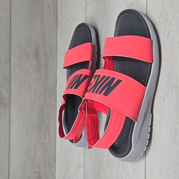 Nike Women Tanjun Lightweight Logo Red Hook&loop Sandals Shoes Sz 10 - Picture 2 of 11